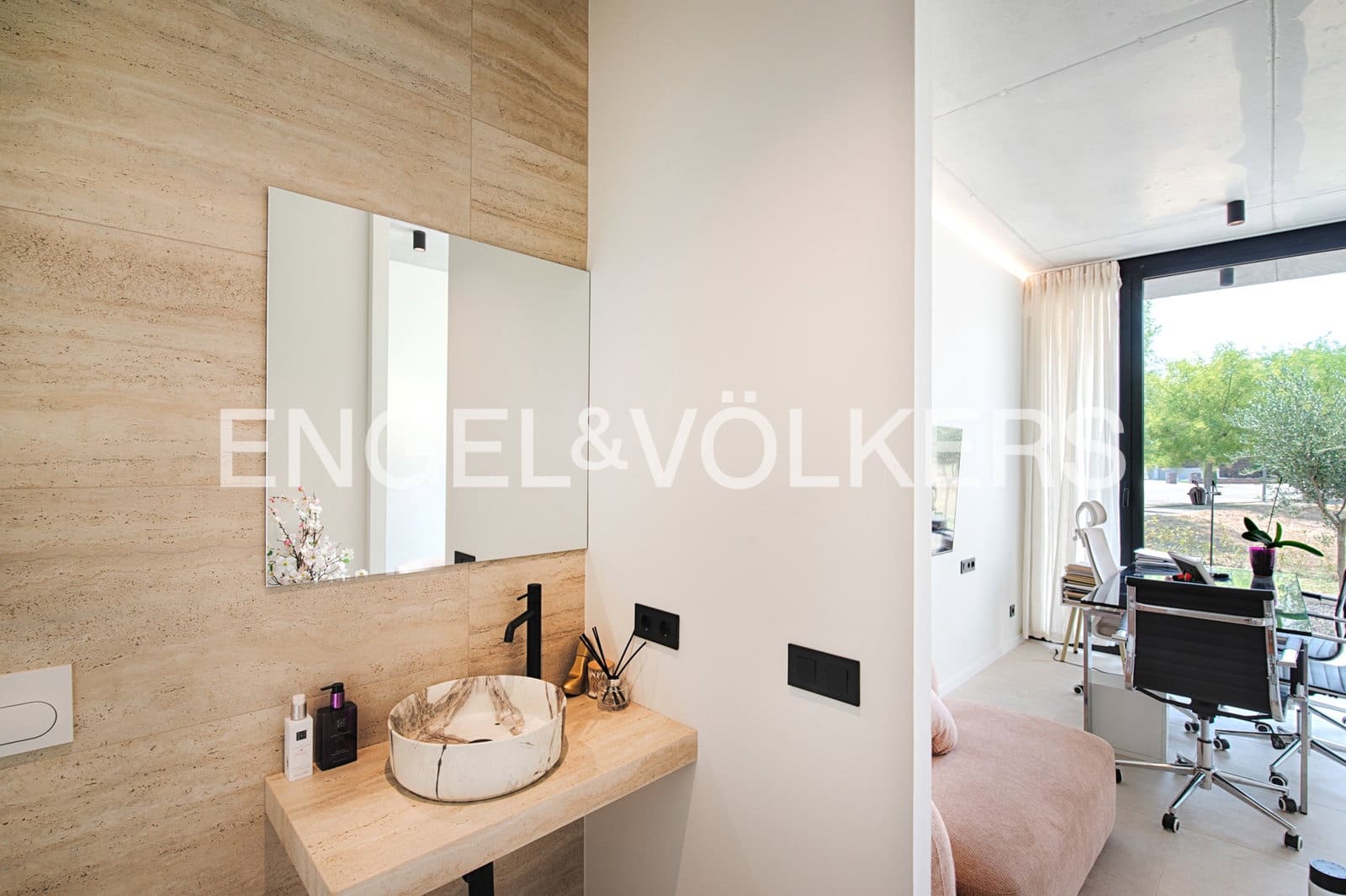 4 bedroom Villa for sale in Navata with pool garage - € 1,150,000 (Ref: 10041898)