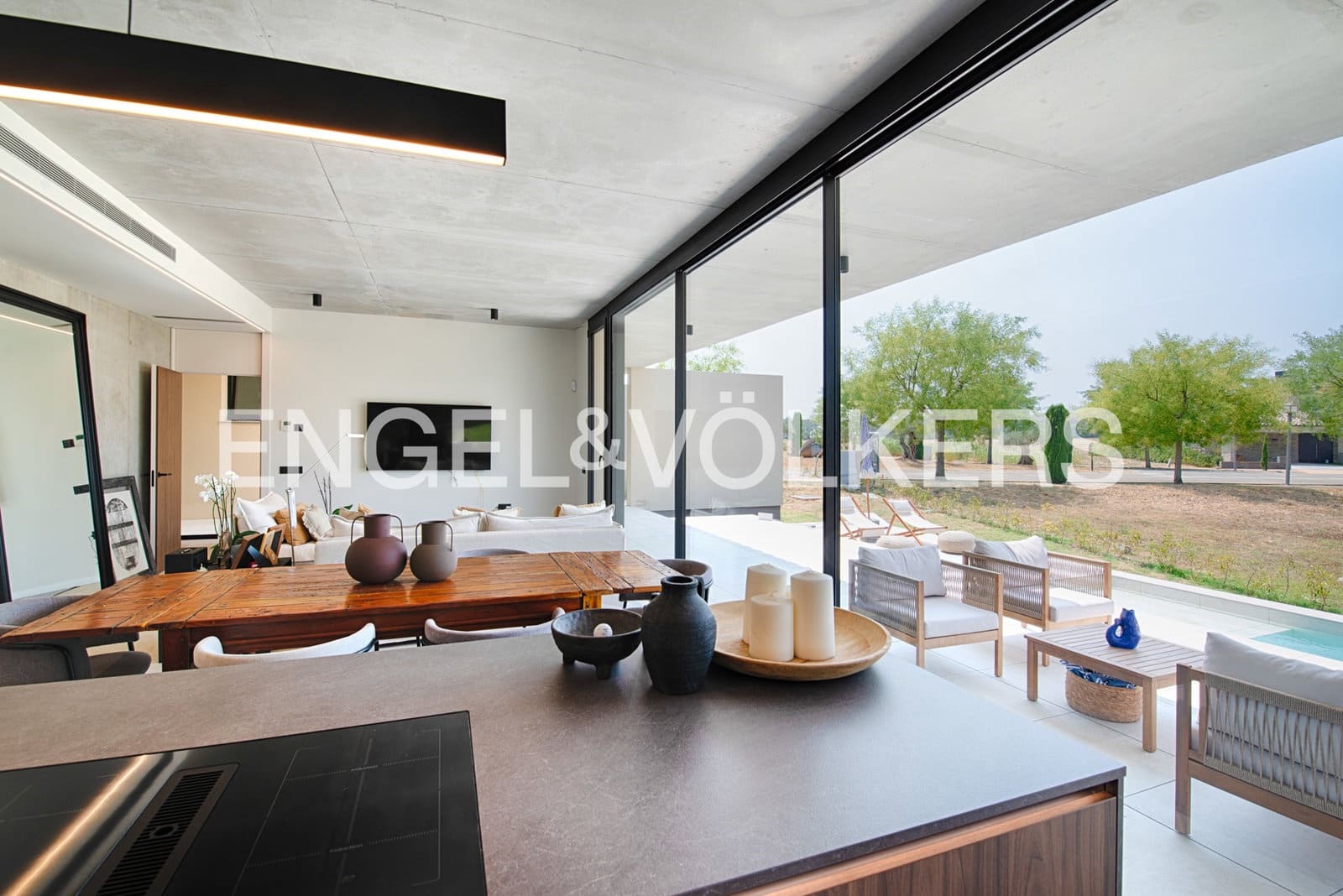 4 bedroom Villa for sale in Navata with pool garage - € 1,150,000 (Ref: 10041898)