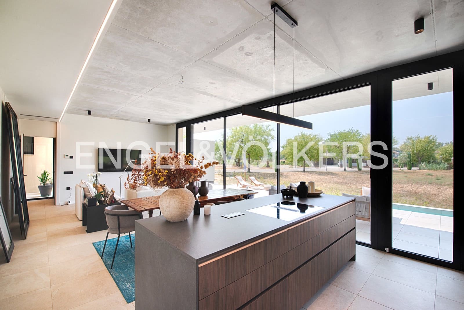 4 bedroom Villa for sale in Navata with pool garage - € 1,150,000 (Ref: 10041898)