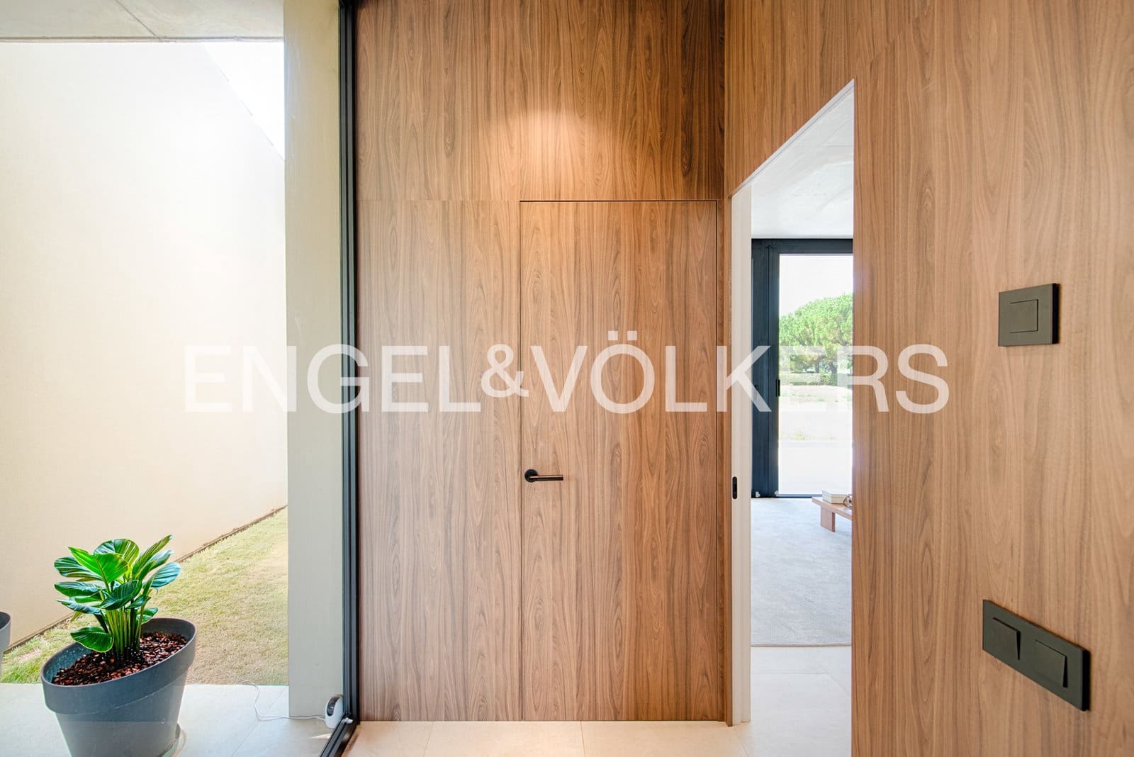 4 bedroom Villa for sale in Navata with pool garage - € 1,150,000 (Ref: 10041898)