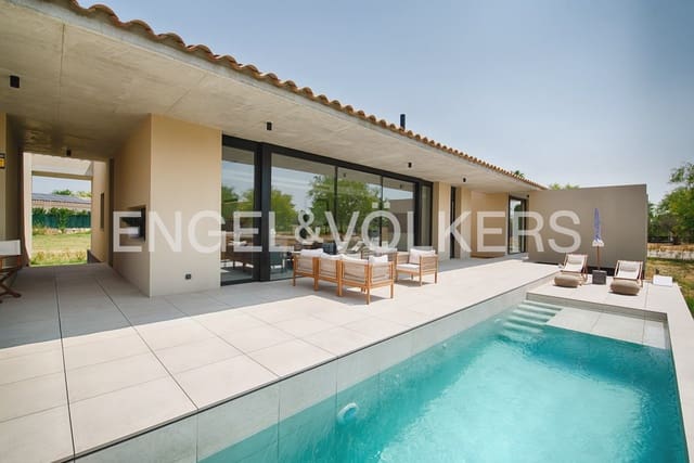 Chalet de 4 habitaciones en Navata en venta con piscina garaje - 1.150.000 € (Ref: 10041898)