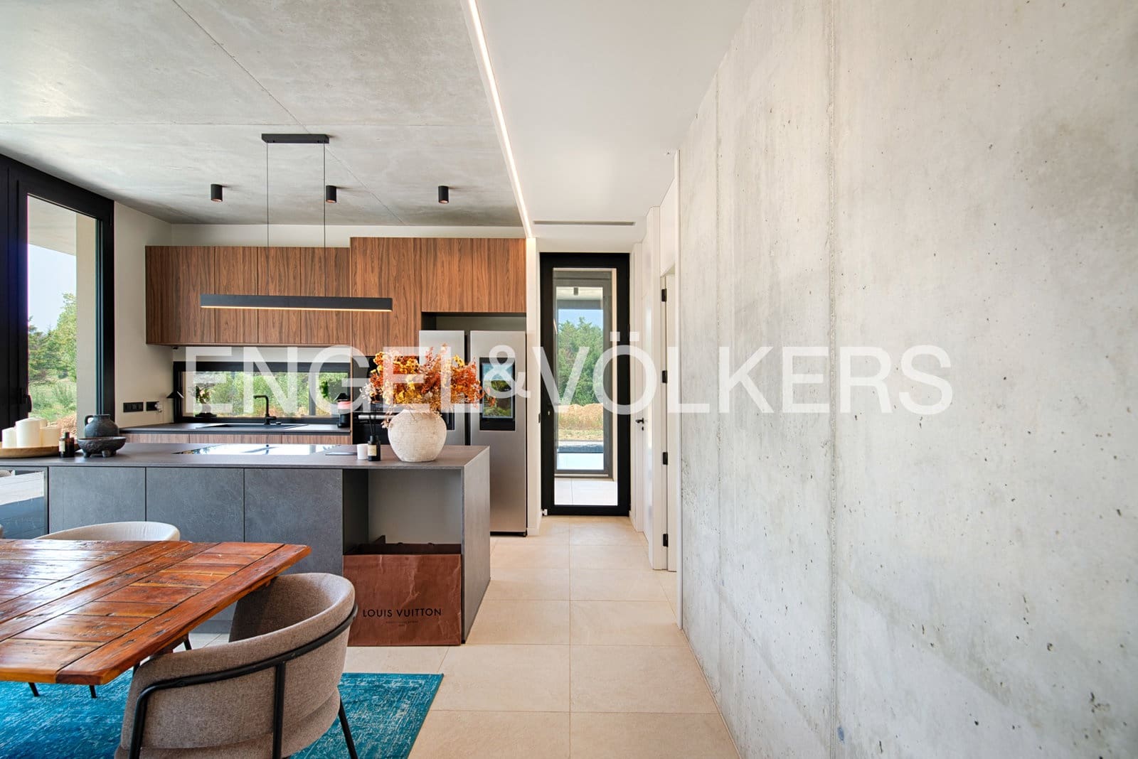 4 bedroom Villa for sale in Navata with pool garage - € 1,150,000 (Ref: 10041898)