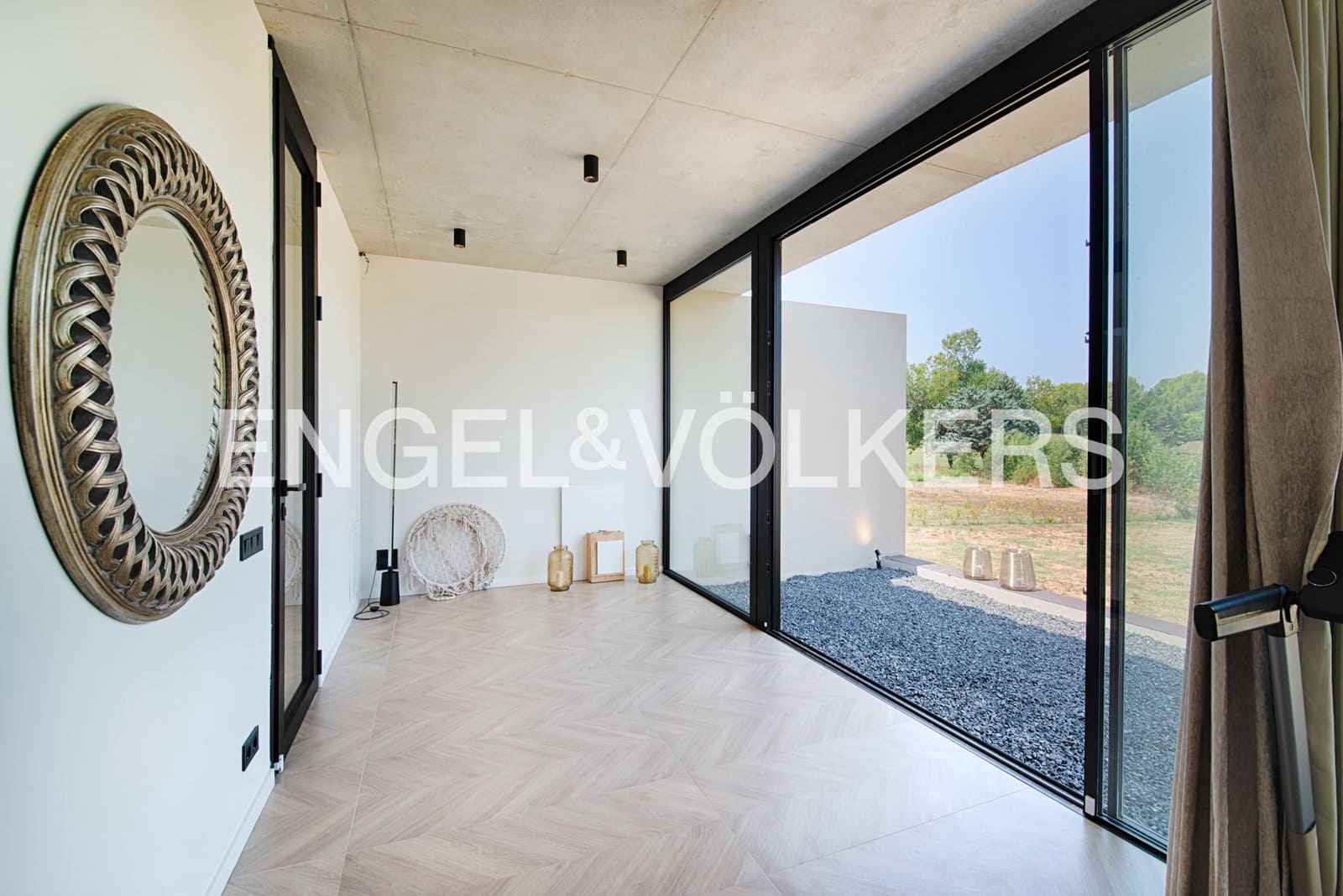 4 bedroom Villa for sale in Navata with pool garage - € 1,150,000 (Ref: 10041898)