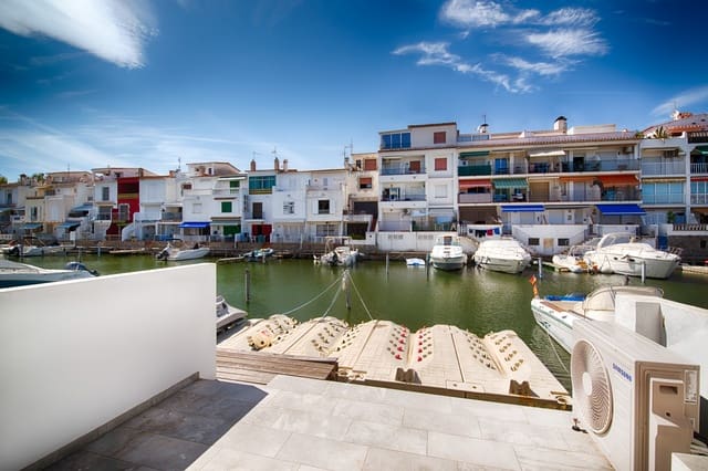 2 chambre Villa/Maison Mitoyenne à vendre à Empuriabrava, Castelló d'Empúries avec garage - 439 000 € (Ref: 10042063)