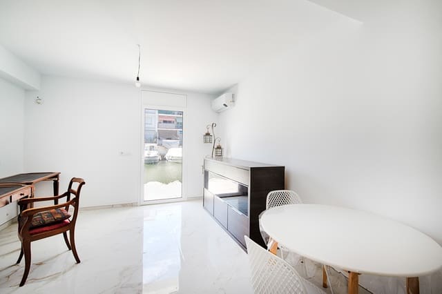 2 chambre Villa/Maison Mitoyenne à vendre à Empuriabrava, Castelló d'Empúries avec garage - 439 000 € (Ref: 10042063)