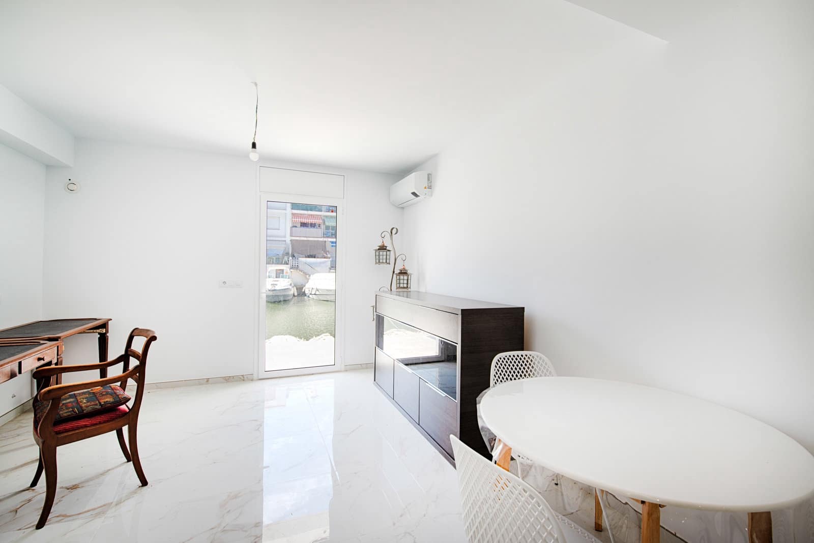 2 bedroom Terraced Villa for sale in Empuriabrava with garage - € 439,000 (Ref: 10042063)