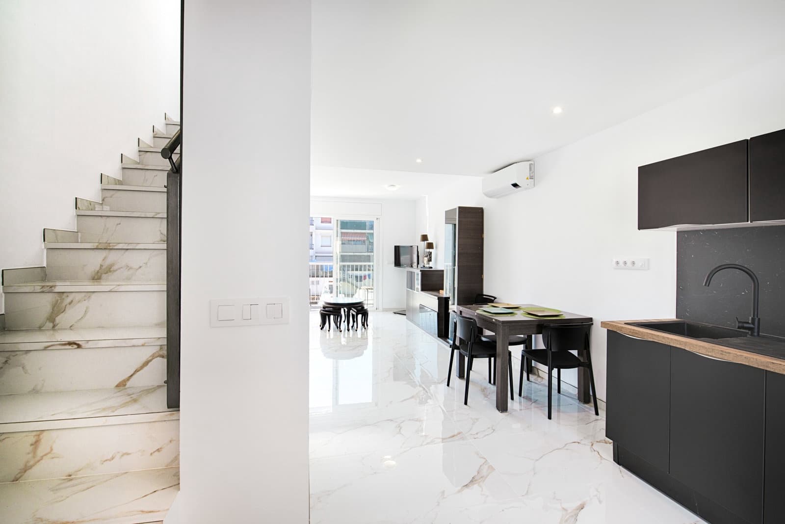 2 bedroom Terraced Villa for sale in Empuriabrava with garage - € 439,000 (Ref: 10042063)