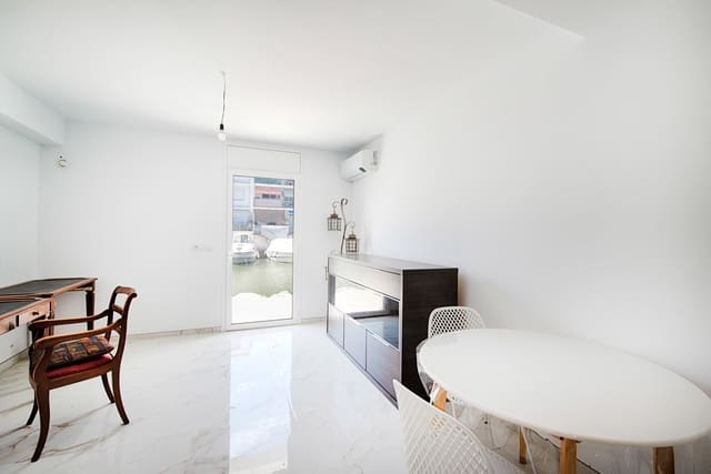 2 soverom Rekkehus til salgs i Empuriabrava, Castelló d'Empúries med garasje - € 439 000 (Ref: 10042063)