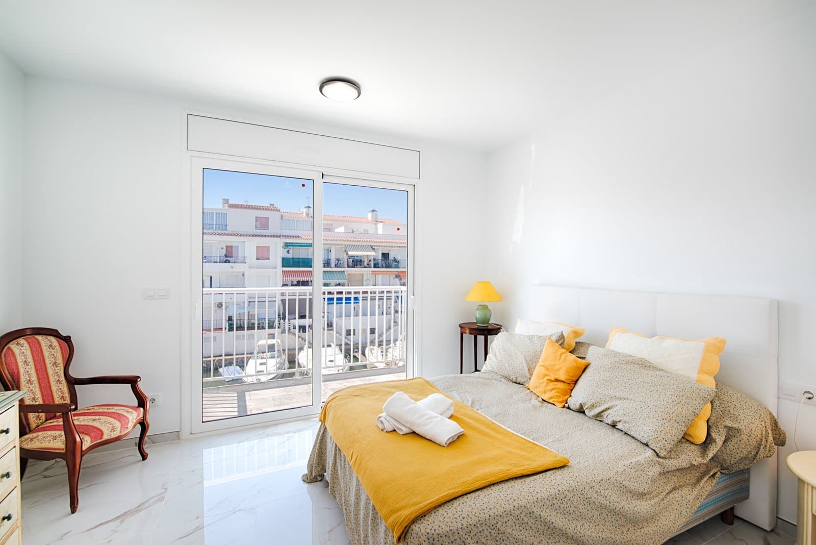 2 bedroom Terraced Villa for sale in Empuriabrava with garage - € 439,000 (Ref: 10042063)