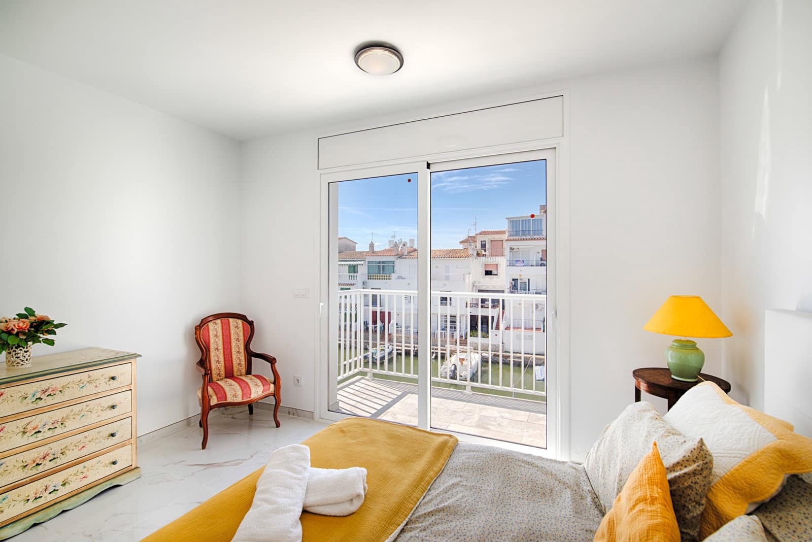 2 bedroom Terraced Villa for sale in Empuriabrava with garage - € 439,000 (Ref: 10042063)