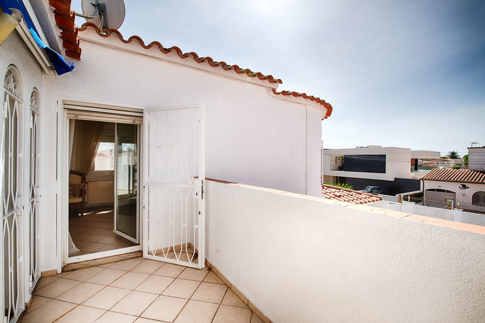 3 bedroom Villa for sale in Empuriabrava with pool garage - € 570,000 (Ref: 10044126)