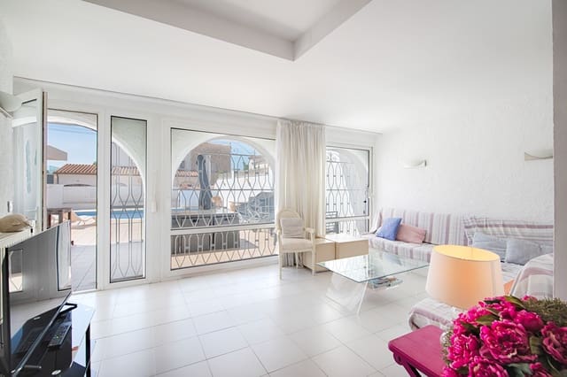 3 bedroom Villa for sale in Empuriabrava, Castelló d'Empúries with pool garage - € 570,000 (Ref: 10044126)