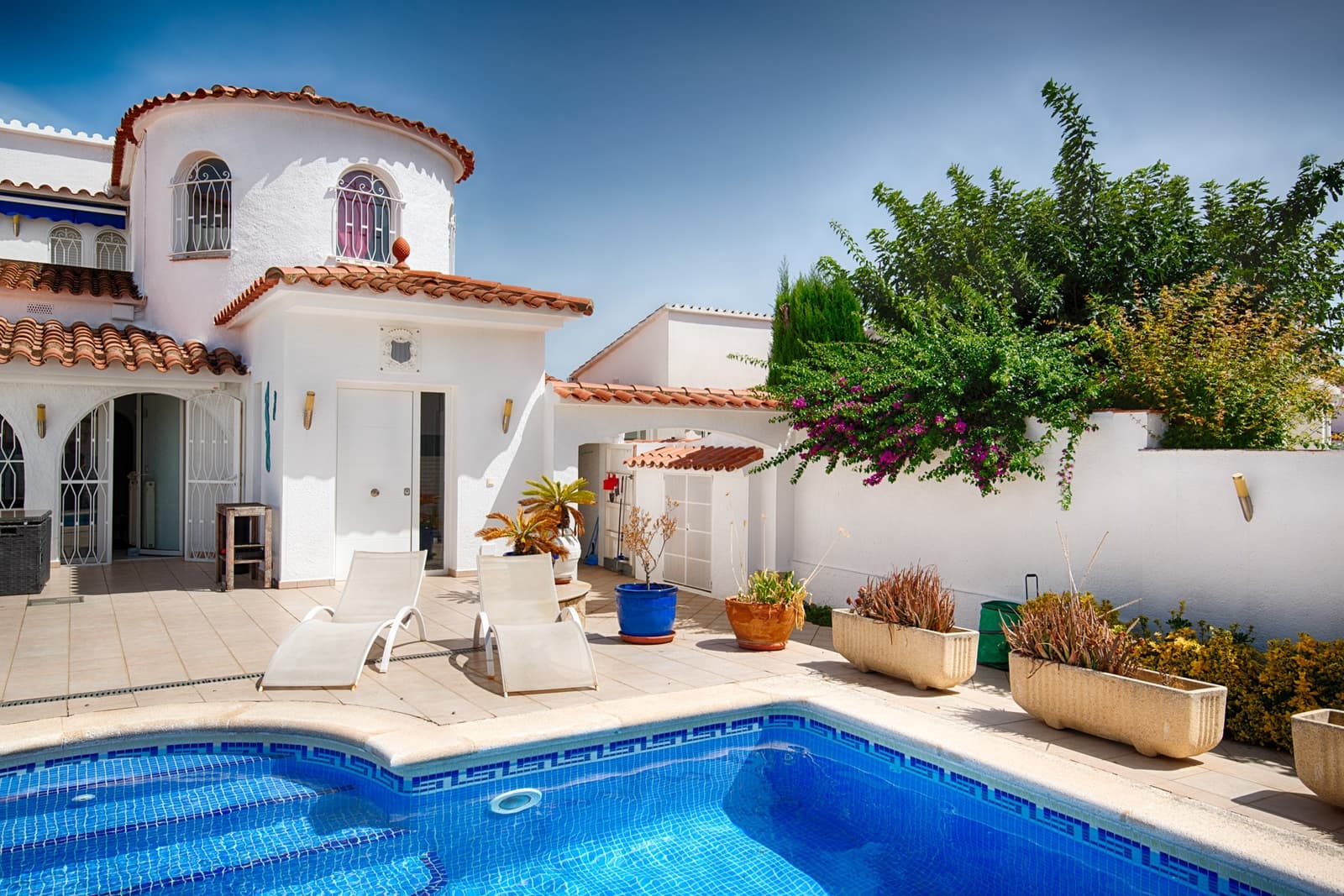 3 bedroom Villa for sale in Empuriabrava with pool garage - € 570,000 (Ref: 10044126)