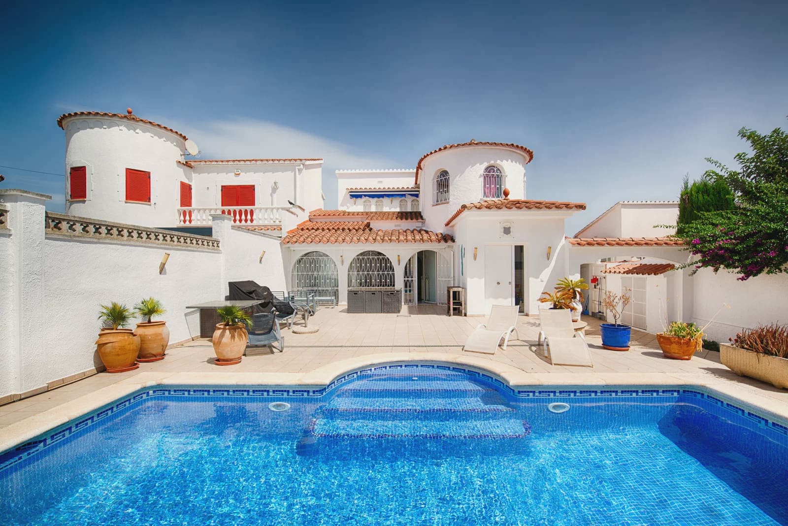 3 bedroom Villa for sale in Empuriabrava with pool garage - € 570,000 (Ref: 10044126)