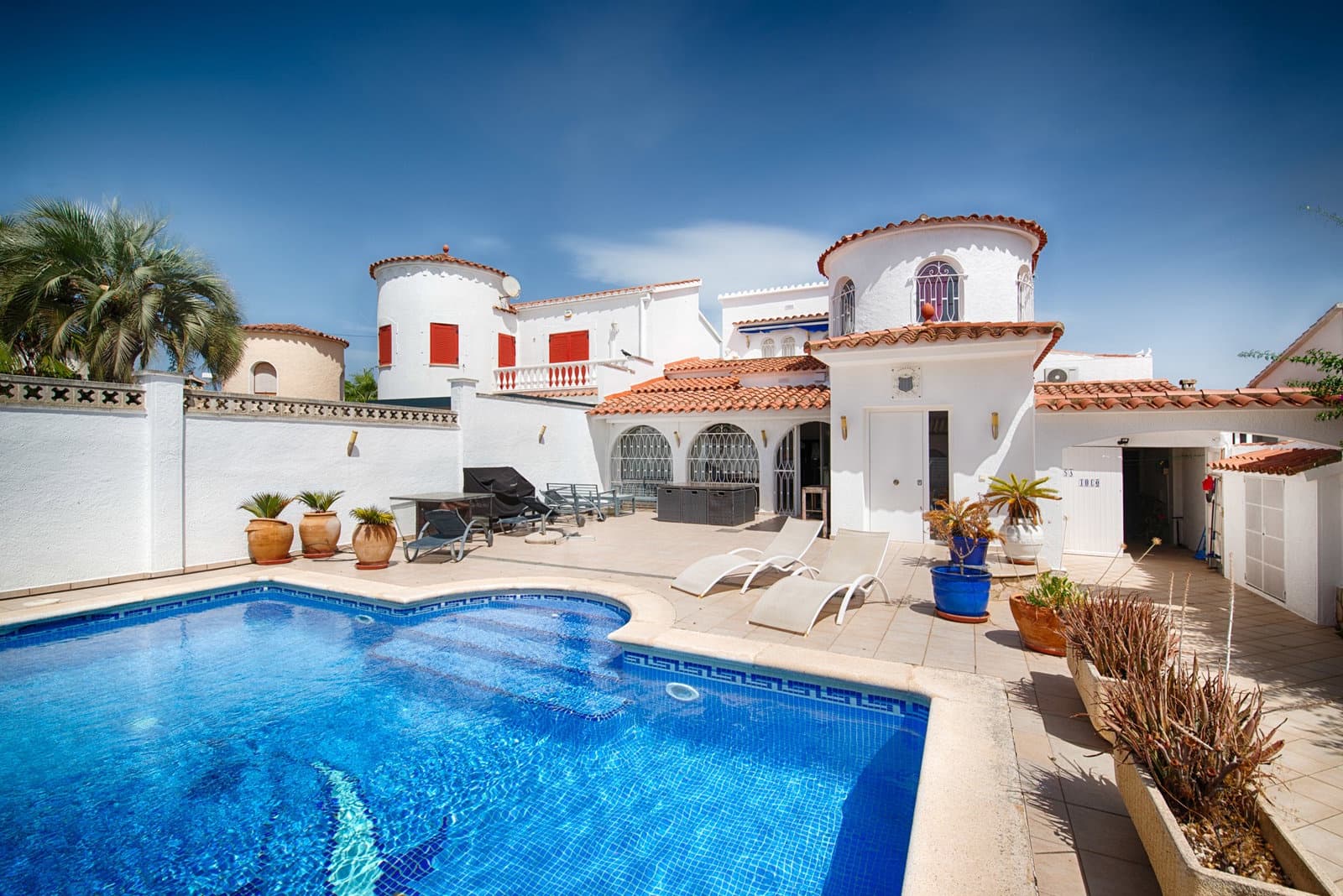 3 bedroom Villa for sale in Empuriabrava with pool garage - € 570,000 (Ref: 10044126)