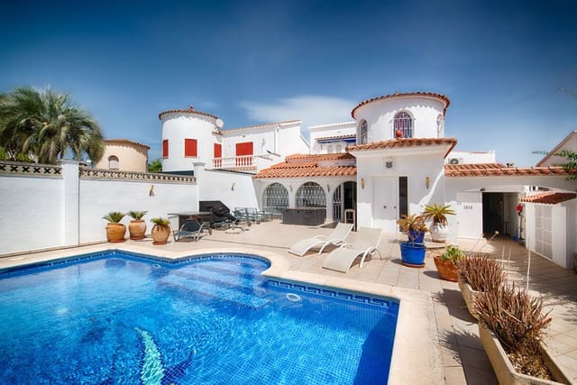 3 soverom Villa til salgs i Empuriabrava, Castelló d'Empúries med svømmebasseng garasje - € 570 000 (Ref: 10044126)