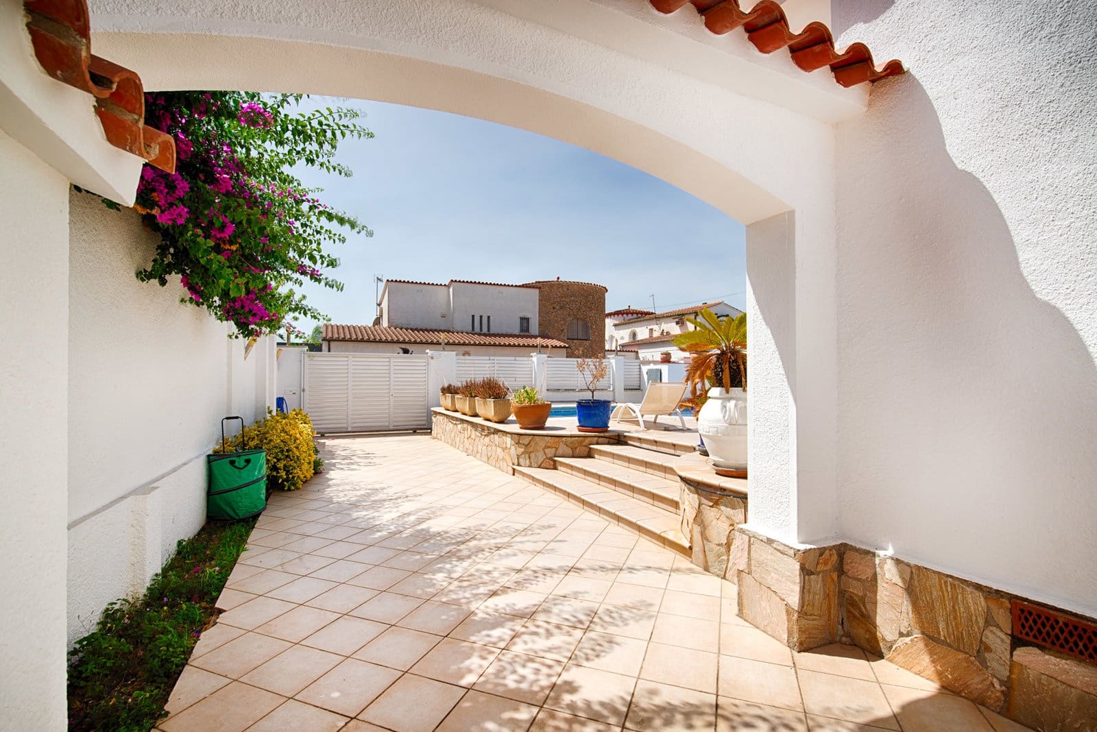 3 bedroom Villa for sale in Empuriabrava with pool garage - € 570,000 (Ref: 10044126)