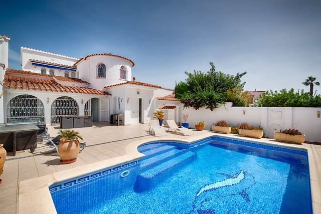 3 soverom Villa til salgs i Empuriabrava, Castelló d'Empúries med svømmebasseng garasje - € 570 000 (Ref: 10044126)