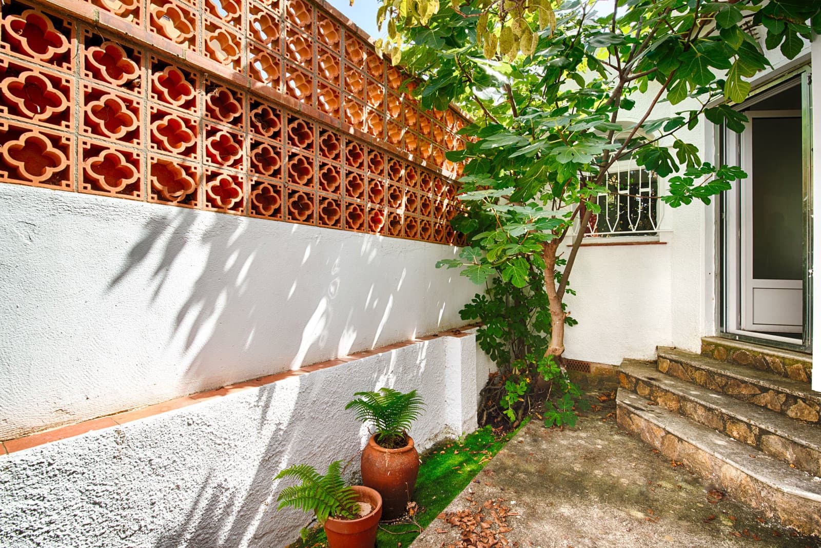 3 bedroom Villa for sale in Empuriabrava with pool garage - € 570,000 (Ref: 10044126)