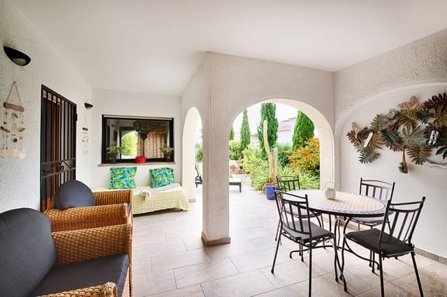 Casa de 6 habitaciones en Empuriabrava, Castelló d'Empúries en venta con piscina - 749.000 € (Ref: 10091417)