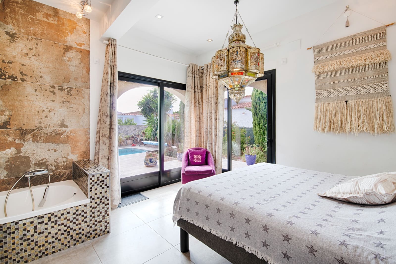 Casa de 6 habitaciones en Empuriabrava en venta con piscina - 749.000 € (Ref: 10091417)