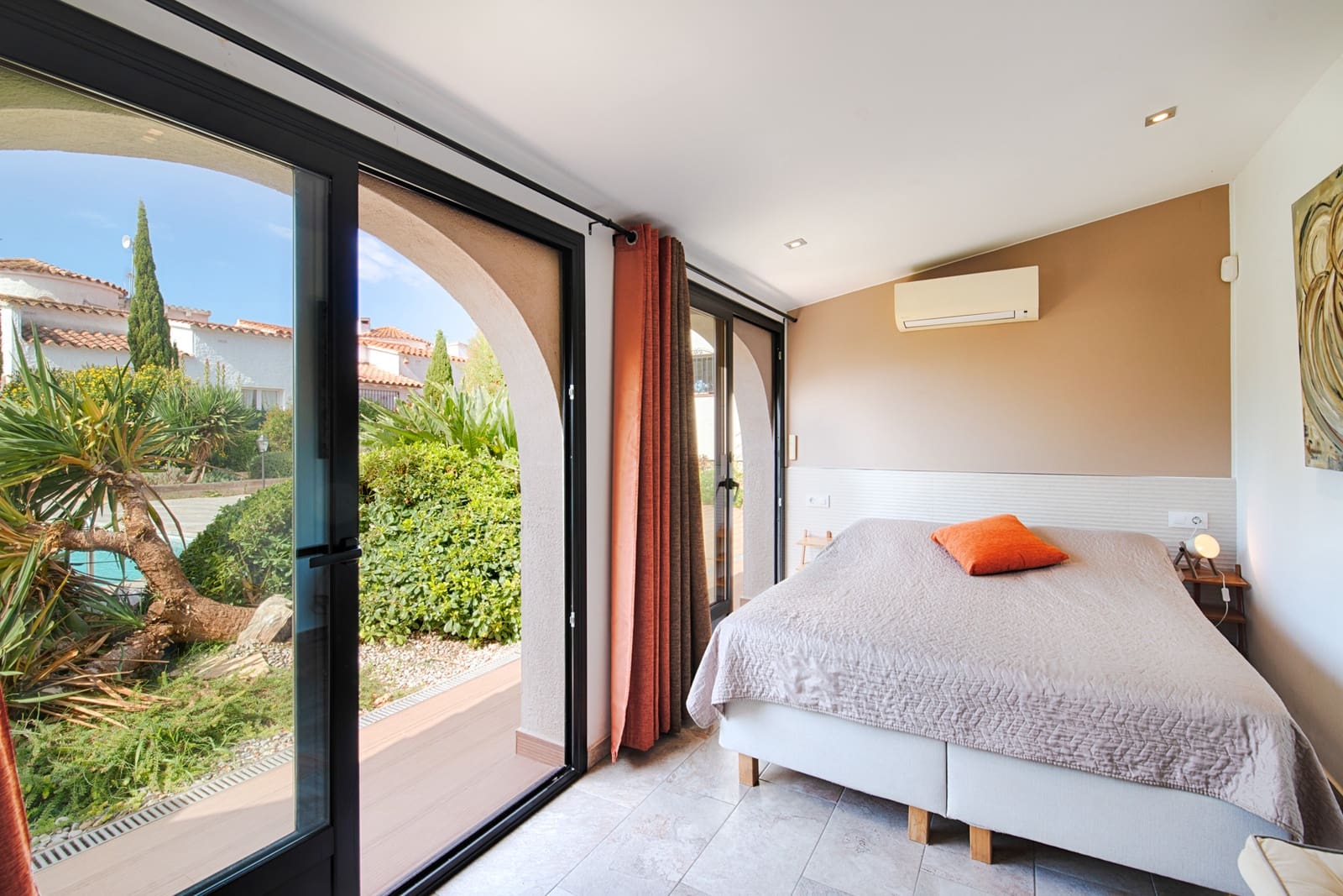 Casa de 6 habitaciones en Empuriabrava en venta con piscina - 749.000 € (Ref: 10091417)