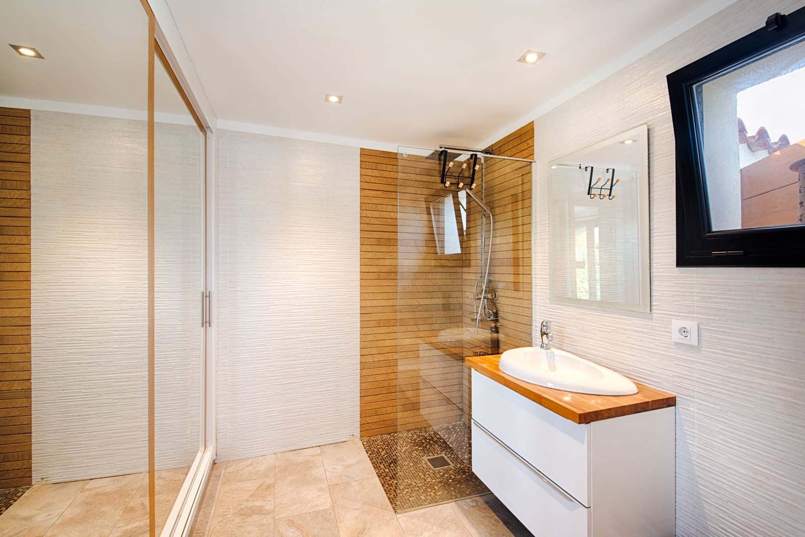 Casa de 6 habitaciones en Empuriabrava en venta con piscina - 749.000 € (Ref: 10091417)