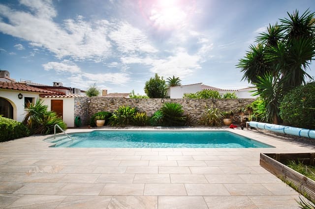 Casa de 6 habitaciones en Empuriabrava, Castelló d'Empúries en venta con piscina - 749.000 € (Ref: 10091417)
