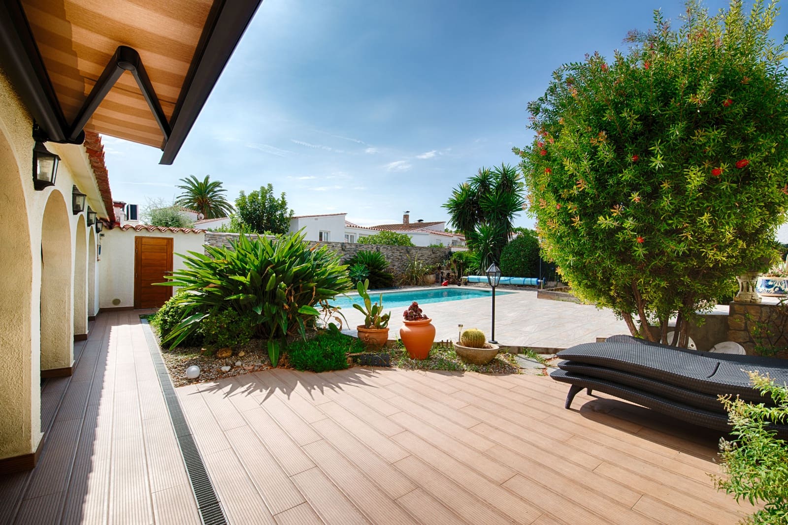 Casa de 6 habitaciones en Empuriabrava en venta con piscina - 749.000 € (Ref: 10091417)