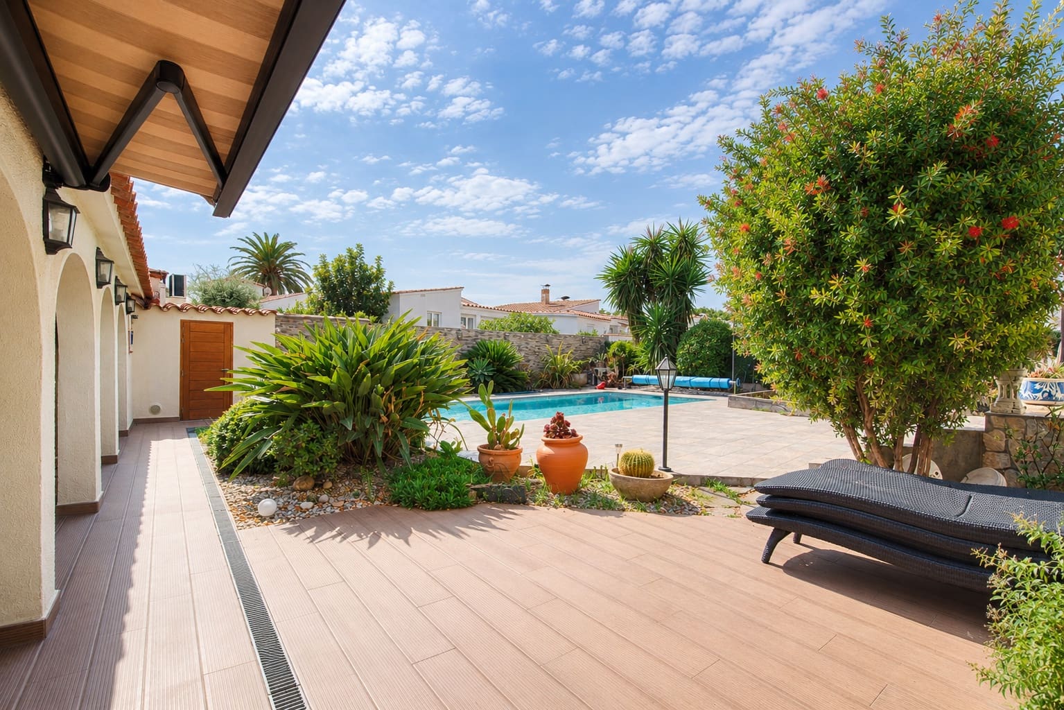 6 bedroom Townhouse for sale in Empuriabrava with pool - € 749,000 (Ref: 10091417)