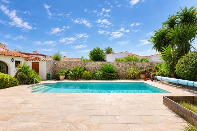 6 chambre Maison de Ville à vendre à Empuriabrava, Castelló d'Empúries avec piscine - 749 000 € (Ref: 10091417)