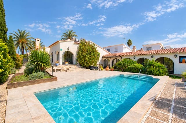 6 chambre Maison de Ville à vendre à Empuriabrava, Castelló d'Empúries avec piscine - 749 000 € (Ref: 10091417)