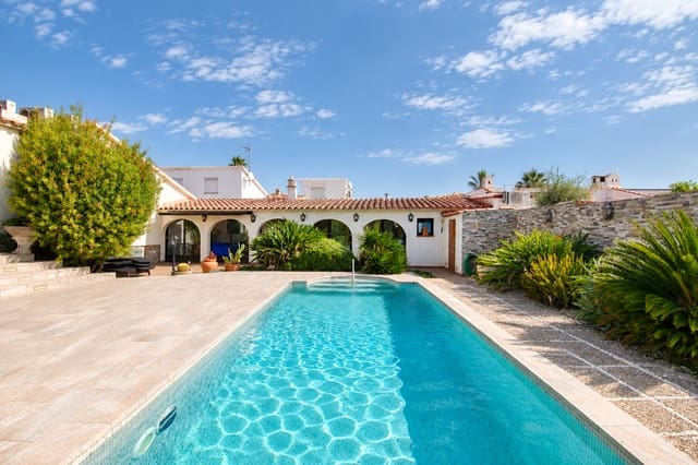 6 chambre Maison de Ville à vendre à Empuriabrava, Castelló d'Empúries avec piscine - 749 000 € (Ref: 10091417)