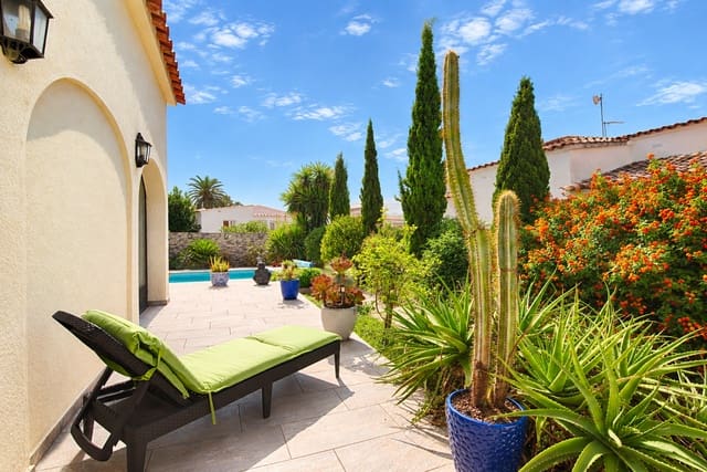 6 chambre Maison de Ville à vendre à Empuriabrava, Castelló d'Empúries avec piscine - 749 000 € (Ref: 10091417)