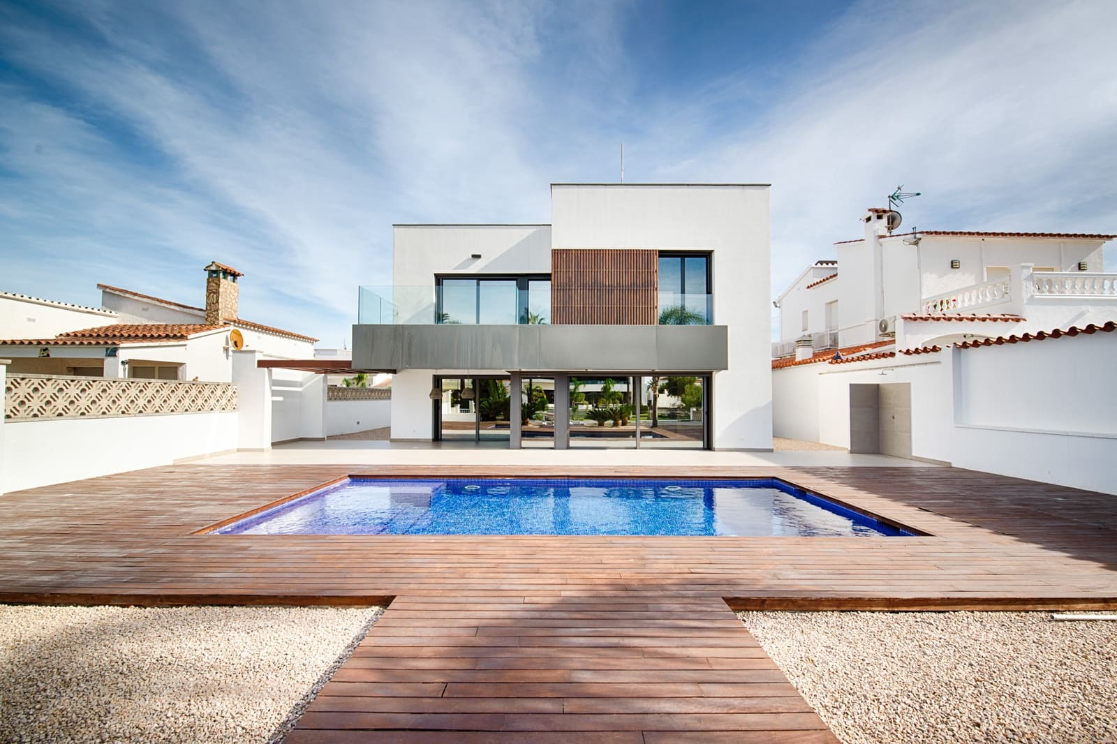 4 bedroom Townhouse for sale in Empuriabrava with pool garage - € 1,699,000 (Ref: 10118011)
