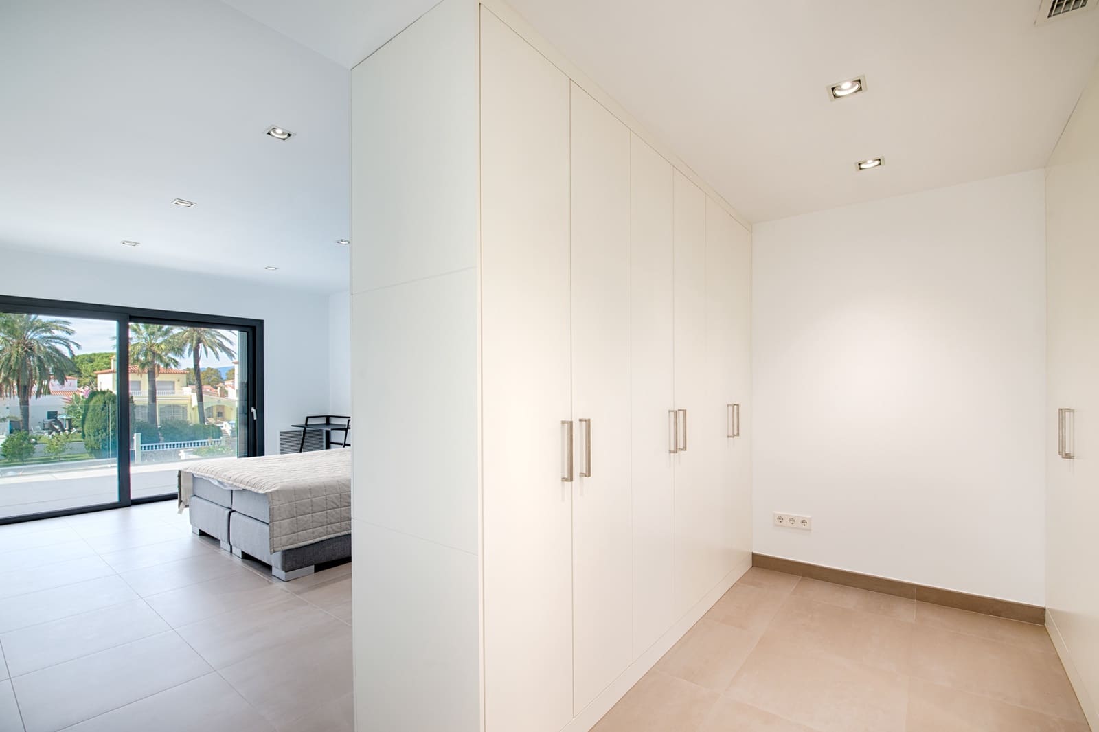 4 bedroom Townhouse for sale in Empuriabrava with pool garage - € 1,699,000 (Ref: 10118011)