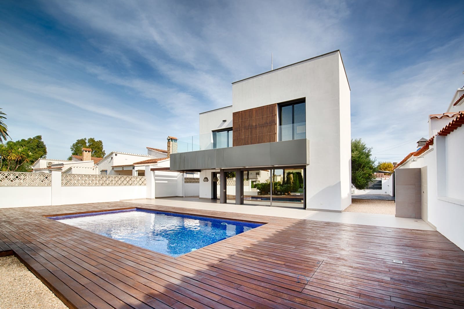 4 bedroom Townhouse for sale in Empuriabrava with pool garage - € 1,699,000 (Ref: 10118011)