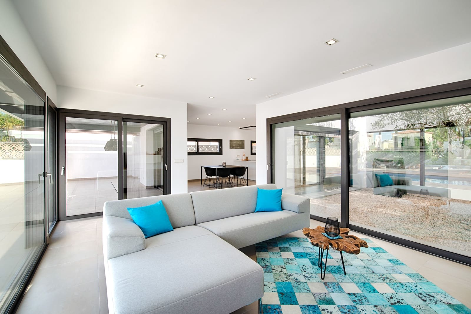 4 bedroom Townhouse for sale in Empuriabrava with pool garage - € 1,699,000 (Ref: 10118011)