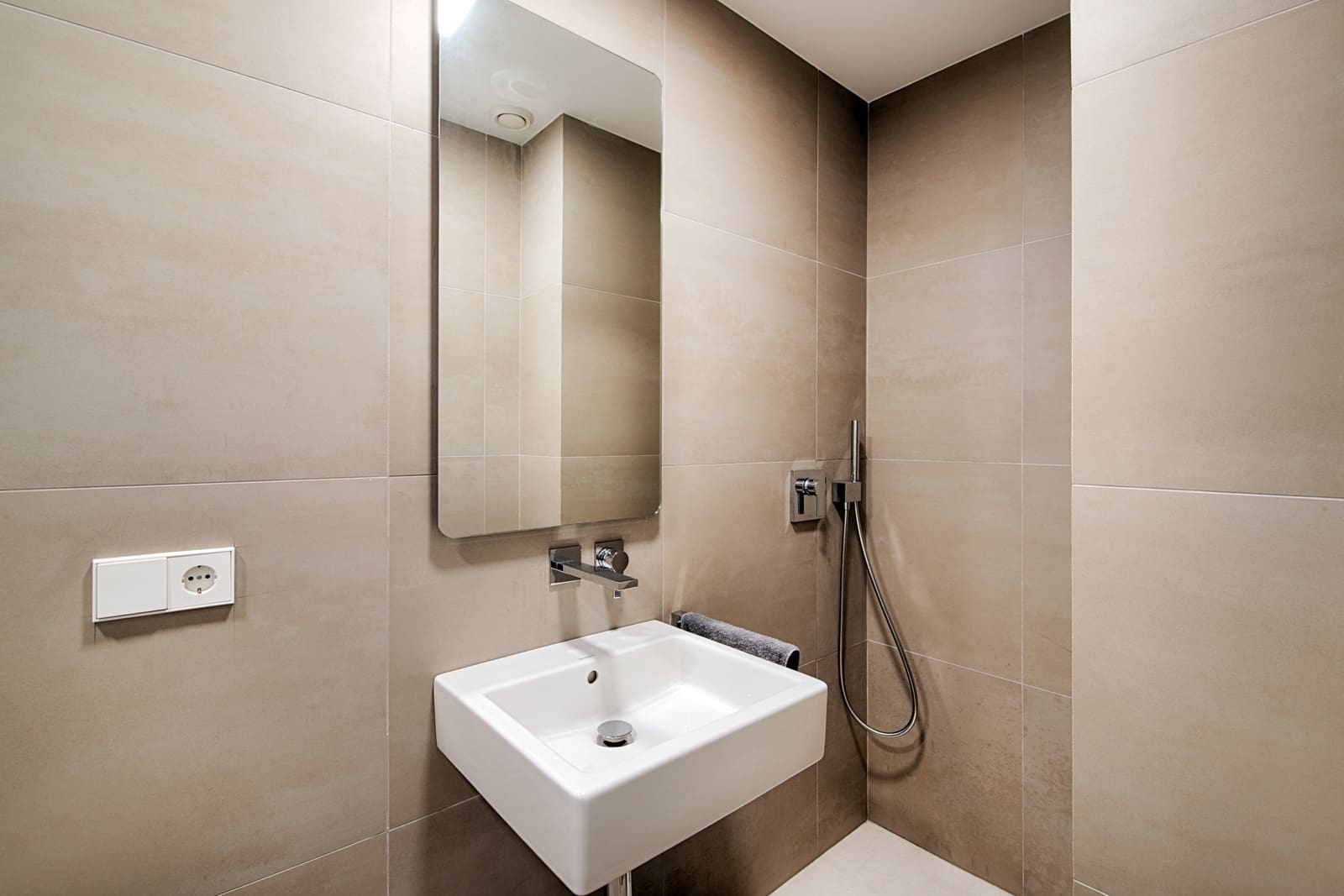 4 bedroom Townhouse for sale in Empuriabrava with pool garage - € 1,699,000 (Ref: 10118011)