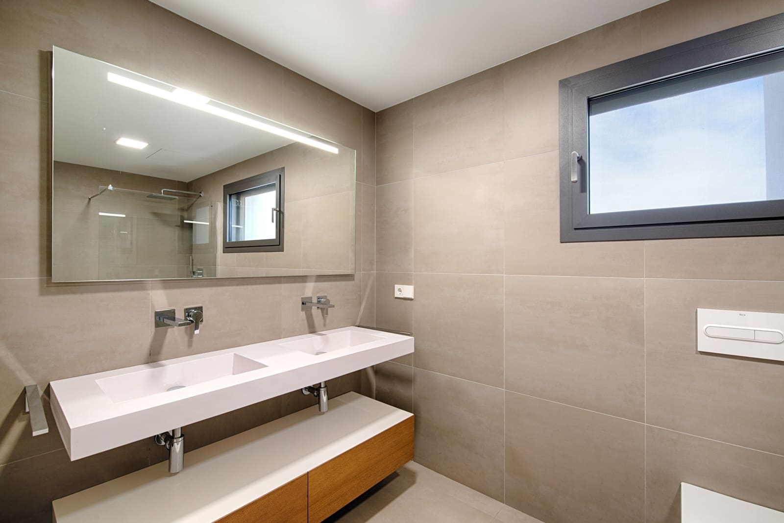 4 bedroom Townhouse for sale in Empuriabrava with pool garage - € 1,699,000 (Ref: 10118011)