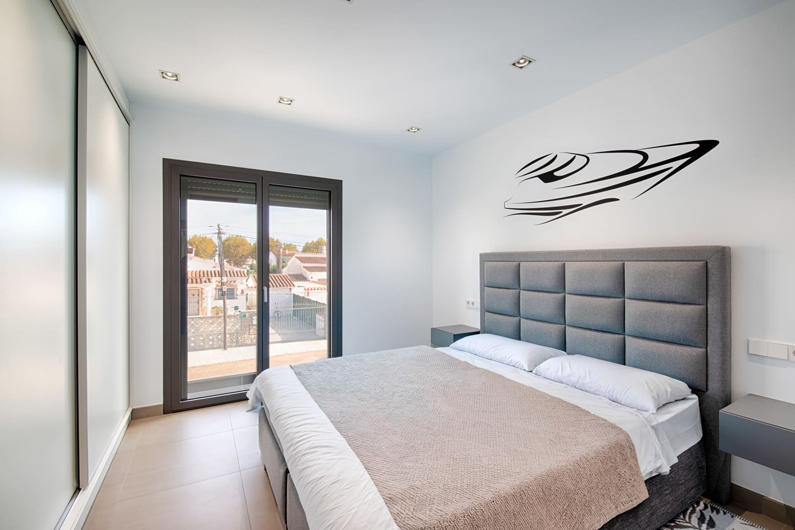 4 bedroom Townhouse for sale in Empuriabrava with pool garage - € 1,699,000 (Ref: 10118011)