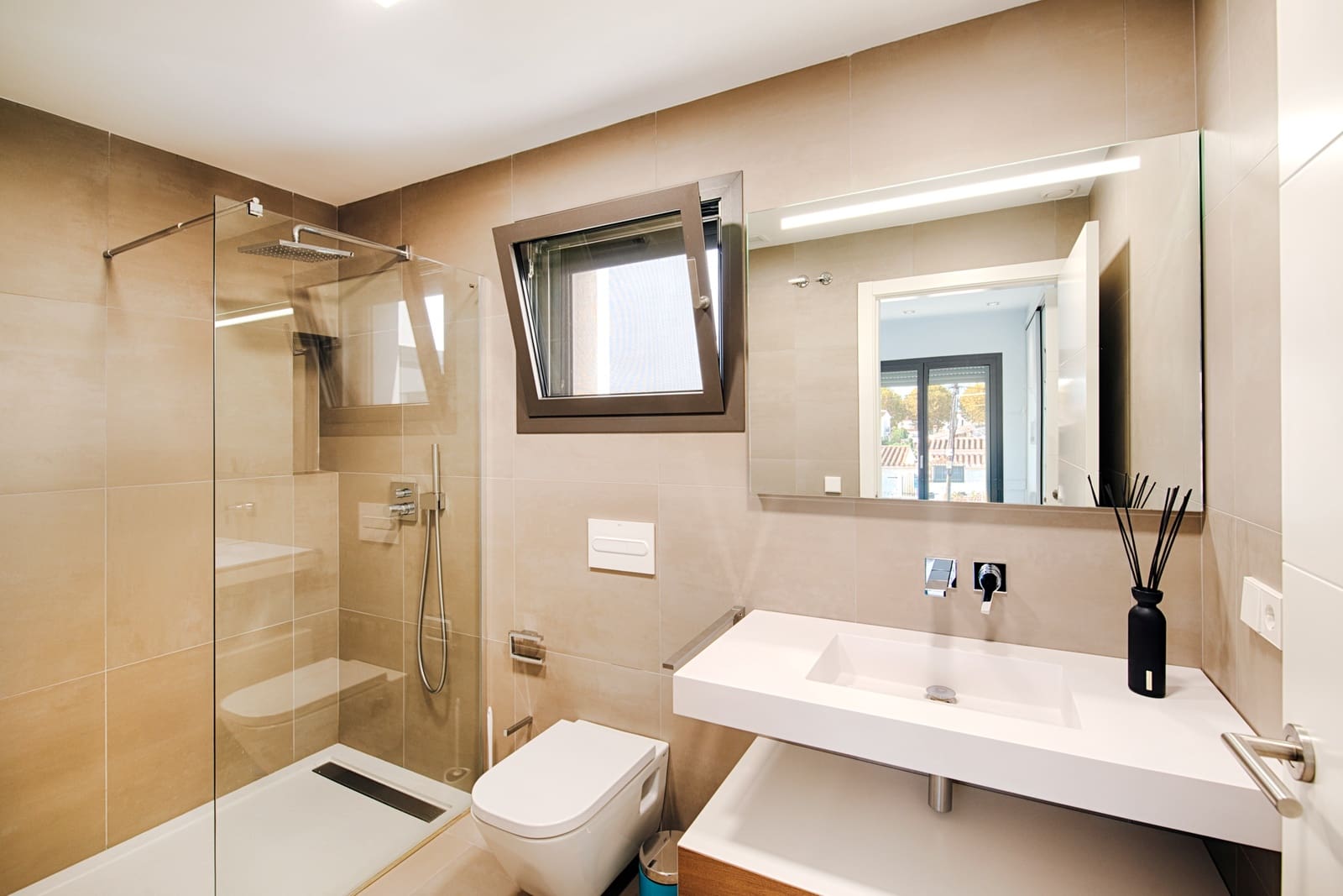 4 bedroom Townhouse for sale in Empuriabrava with pool garage - € 1,699,000 (Ref: 10118011)