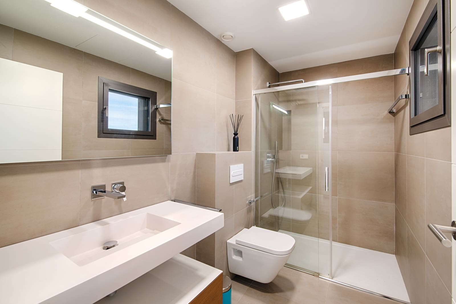 4 bedroom Townhouse for sale in Empuriabrava with pool garage - € 1,699,000 (Ref: 10118011)