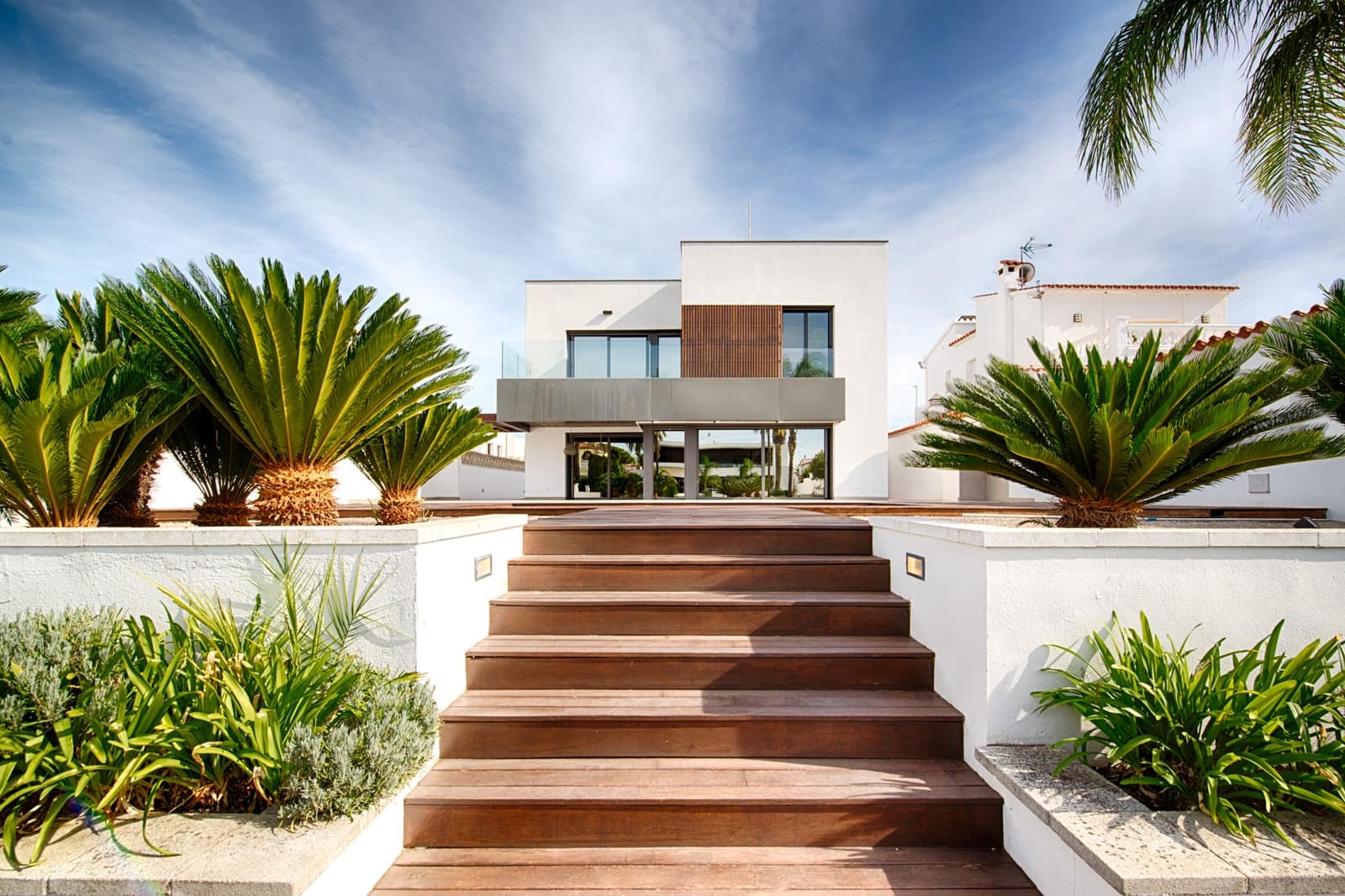 4 bedroom Townhouse for sale in Empuriabrava with pool garage - € 1,699,000 (Ref: 10118011)