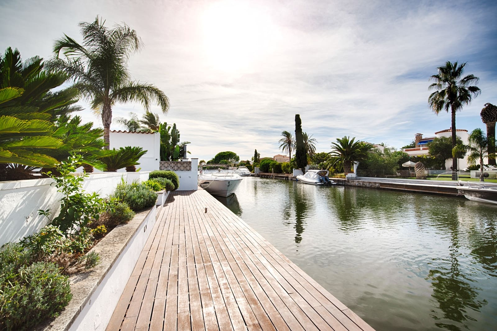 4 bedroom Townhouse for sale in Empuriabrava with pool garage - € 1,699,000 (Ref: 10118011)