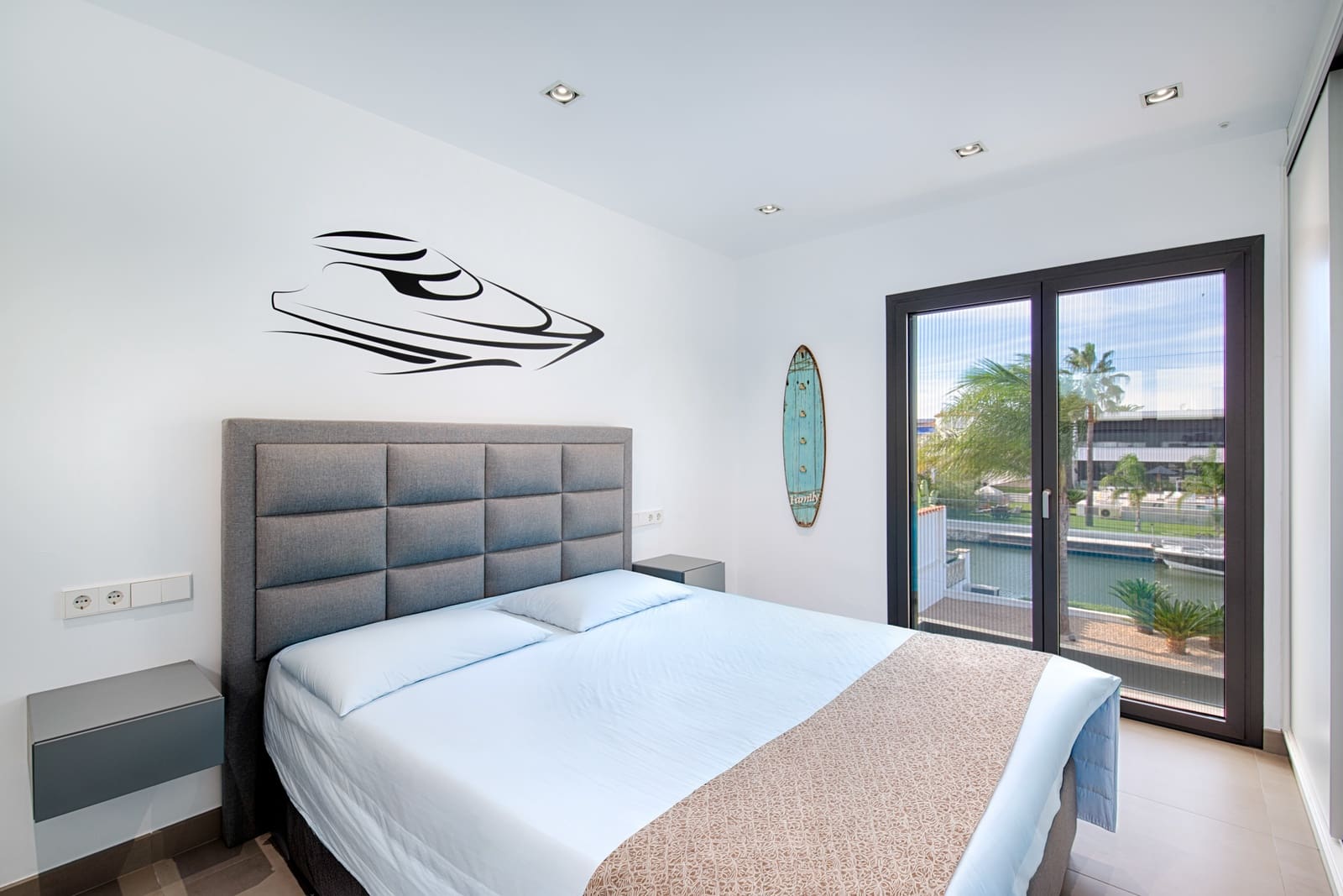 4 bedroom Townhouse for sale in Empuriabrava with pool garage - € 1,699,000 (Ref: 10118011)