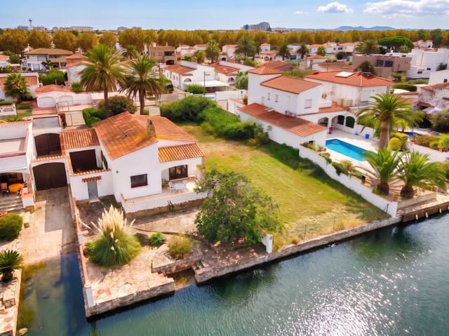 2 quarto Casa em Banda para venda em Empuriabrava, Castelló d'Empúries - 1 199 000 € (Ref: 10120748)