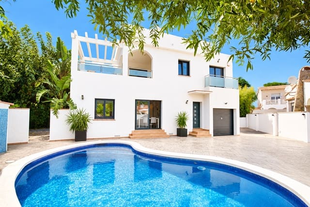 4 makuuhuone Omakotitalo myytävänä paikassa Empuriabrava, Castelló d'Empúries mukana uima-altaan 
autotalli - 599 000 € (Ref: 10120864)