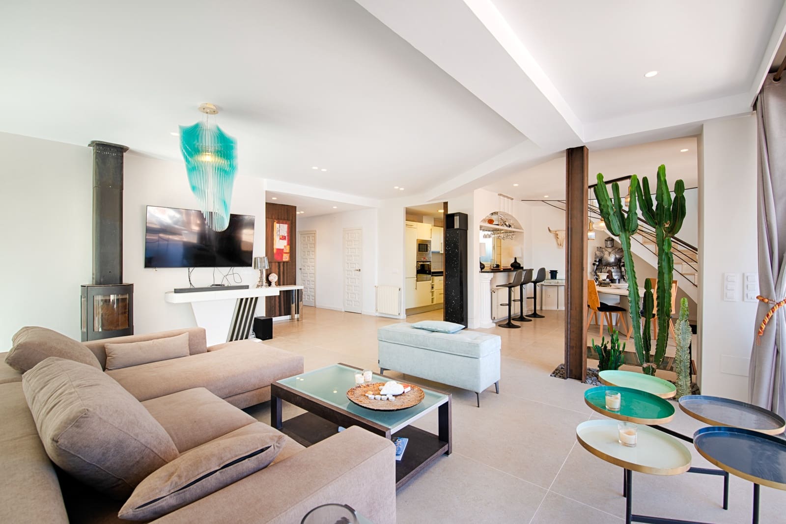 6 soveværelse Byhus til salg i Empuriabrava med swimmingpool garage - € 1.990.000 (Ref: 10136300)