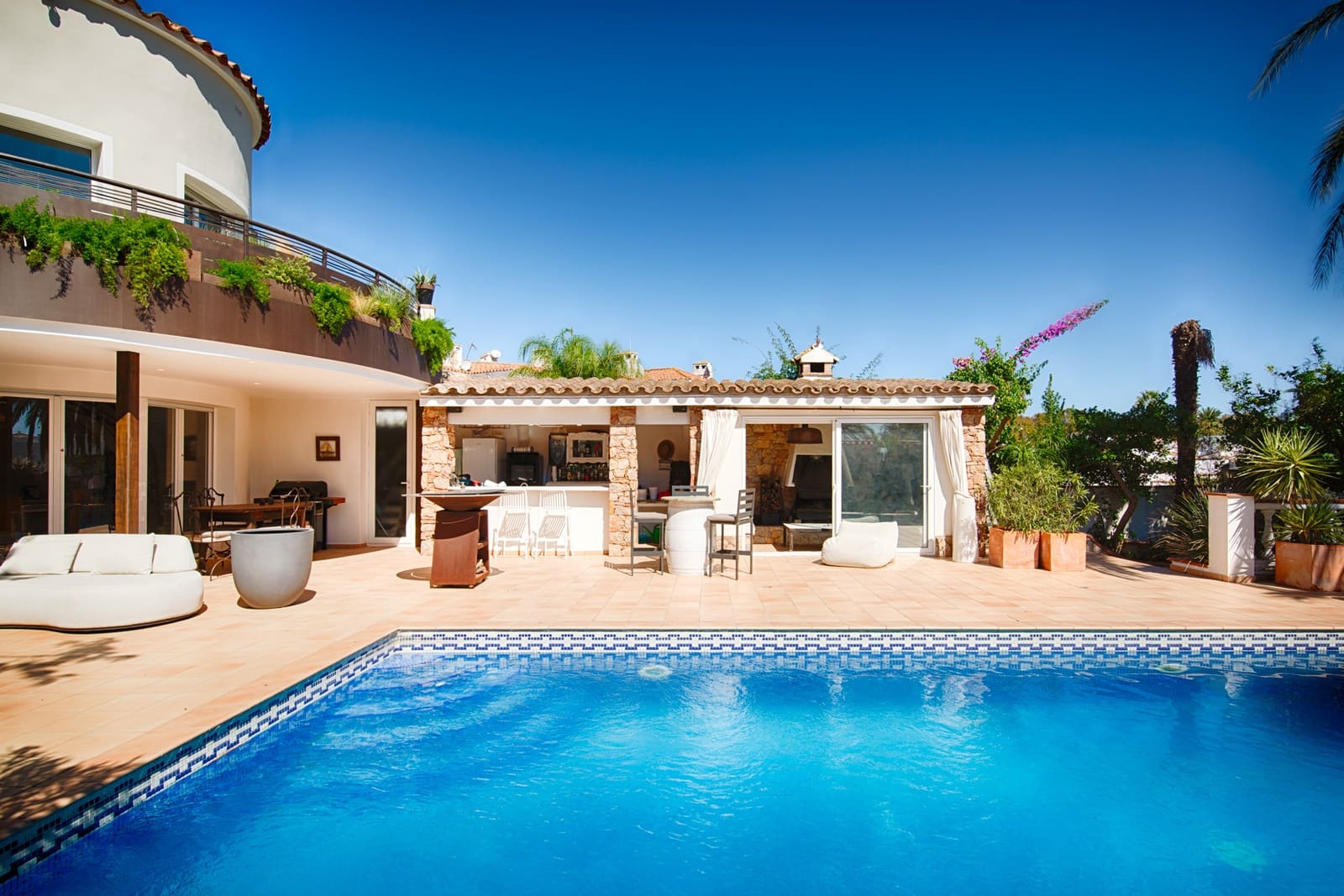 6 soveværelse Byhus til salg i Empuriabrava med swimmingpool garage - € 1.990.000 (Ref: 10136300)